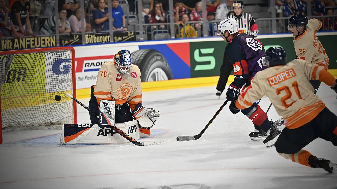 Adler Mannheim beim 3:1-CHL-Auftakt gegen die Växjö Lakers in der SAP Arena